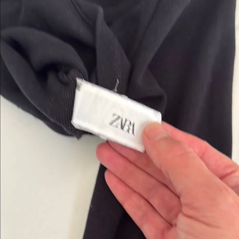 Zara Black Women's long sleeve Crop Top. Size Medium.